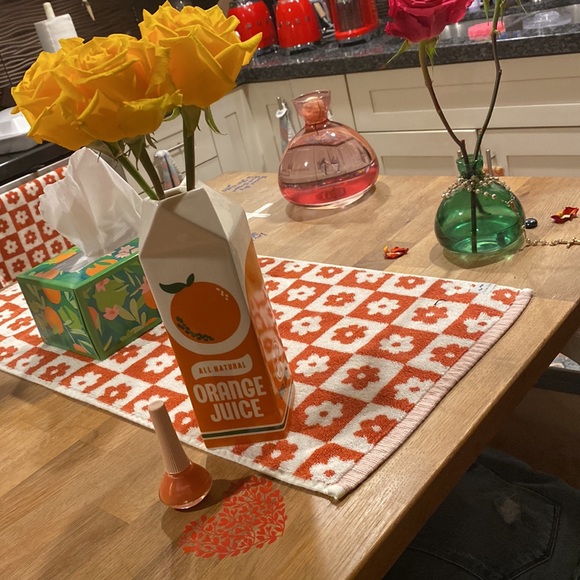 💘🍭BNWOT🍭GUCCI NAIL POLISH💘PEGGY SUNBURN-COLOR🍭💘AUTHENTIC💘🍭 - Picture 3 of 11